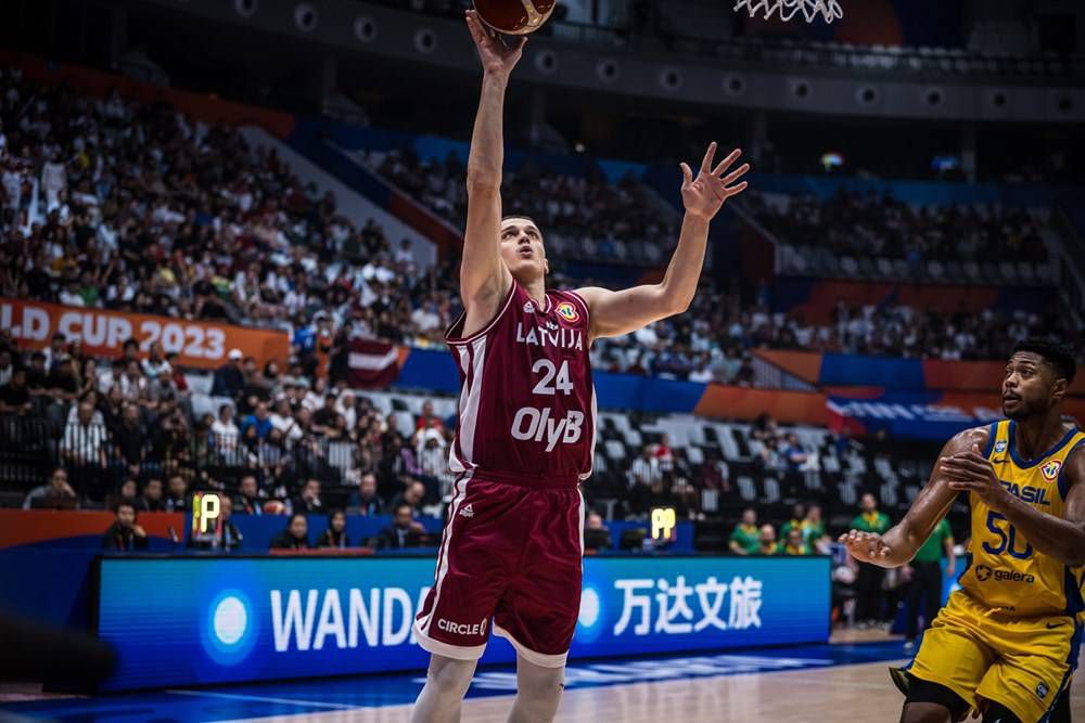 卡马文加和巴斯克斯参加了皇马合练今日皇马进行了2023年的最后一次训练，备战对阵马洛卡的比赛。